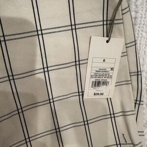 Brand new, a new day plaid trouser. Size 6, with tags.